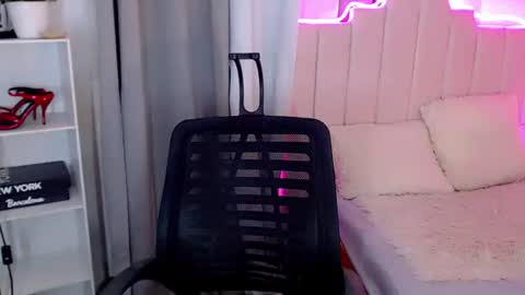 roxxy_blossom online show from October 2, 6:18 am