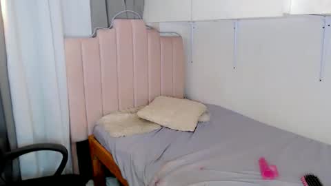 roxxy_blossom online show from September 18, 12:15 pm