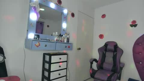 Roxy online show from April 10, 6:30 am