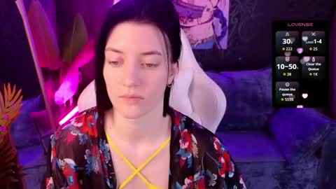 roxy_riot_ online show from December 17, 3:33 am