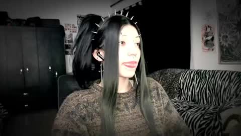 Roxy Independient model Help me to reach 50 thumbs up online show from August 1, 1:40 am
