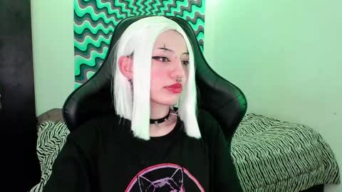 Roxy Independient model Help me to reach 50 thumbs up online show from December 17, 2:23 am