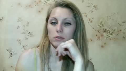 roxyfox18x01 online show from June 1, 7:37 pm