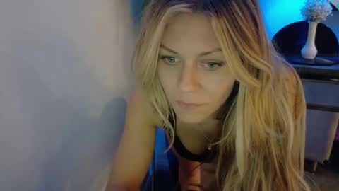 Roxy Nyes online show from May 25, 8:13 am