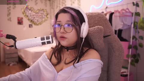 roxysuh online show from April 24, 8:28 am