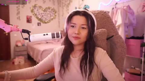 roxysuh online show from July 24, 8:34 am