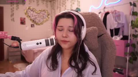 roxysuh online show from April 10, 7:58 am