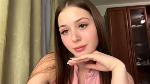 Adel online show from June 4, 7:29 pm