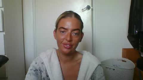 rubyredxxxoxxx online show from December 6, 9:21 am