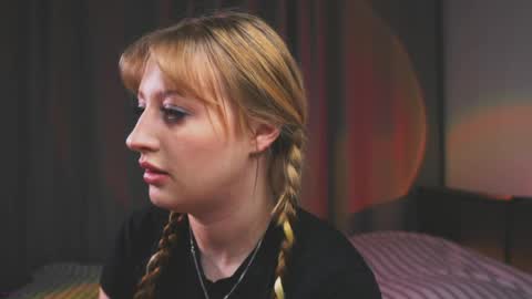 Mila online show from April 3, 5:00 pm