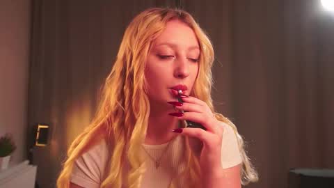 Mila online show from October 13, 3:25 pm