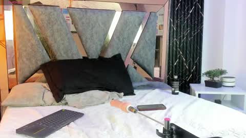 safiro_evans online show from March 25, 3:26 pm