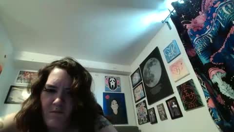 salemsslut online show from March 27, 3:35 pm