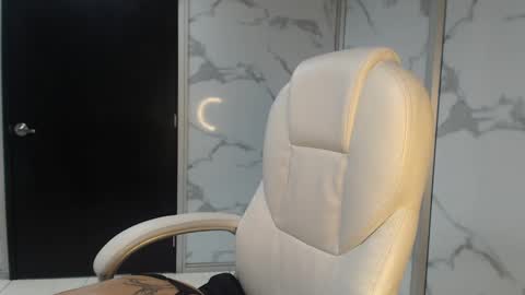 salmaportman_ online show from January 21, 12:46 am