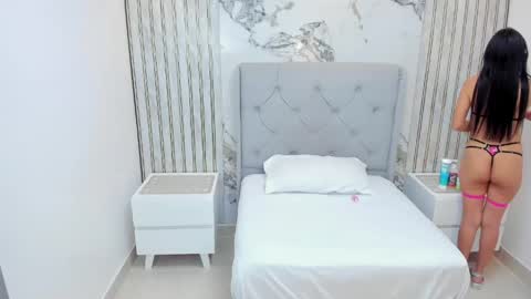  S A M A N T H A  online show from April 29, 7:19 pm
