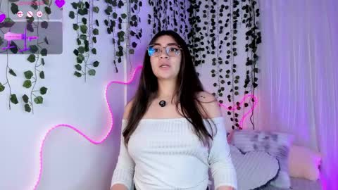 samii evans  online show from March 18, 7:02 am