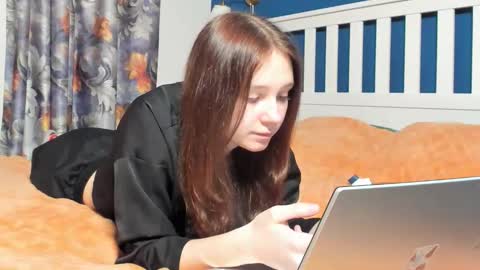 santythousand online show from December 17, 4:00 pm