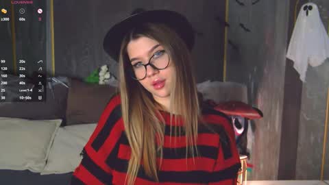 Sara online show from October 31, 5:06 pm