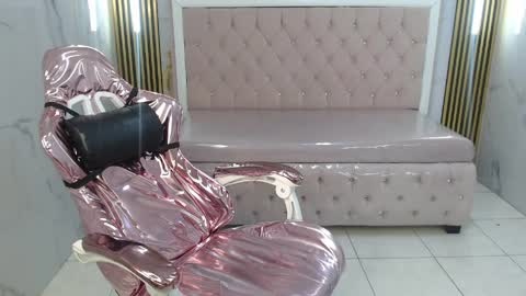 Sara T. online show from April 10, 6:30 am