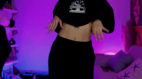 Sara online show from October 16, 10:45 pm