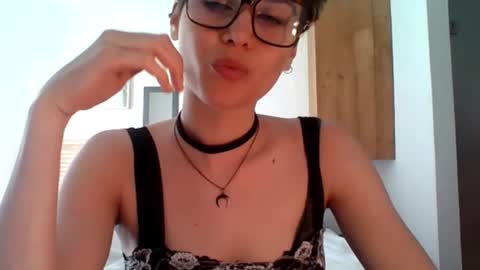 Sarah online show from March 1, 3:23 pm