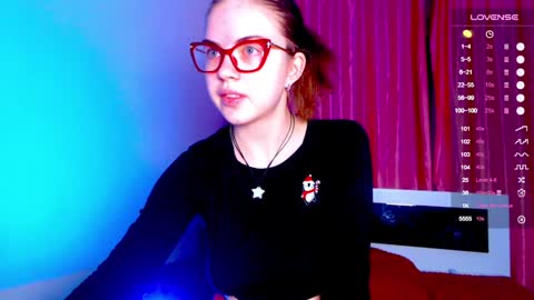 Sarah online show from December 19, 1:51 pm