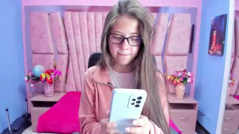 Sarah online show from October 4, 1:39 pm