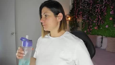 Sarah Deyvis online show from February 18, 4:06 pm