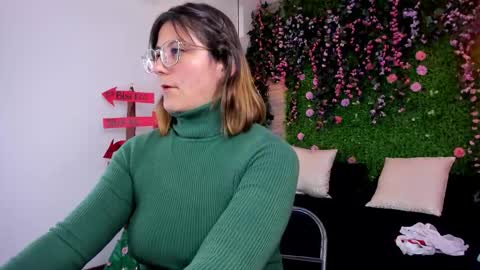 Sarah Deyvis online show from November 5, 4:12 pm