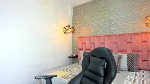 Sarah Deyvis online show from October 8, 8:02 pm