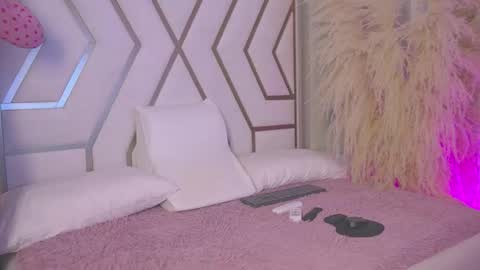 Sarah online show from March 17, 12:09 pm