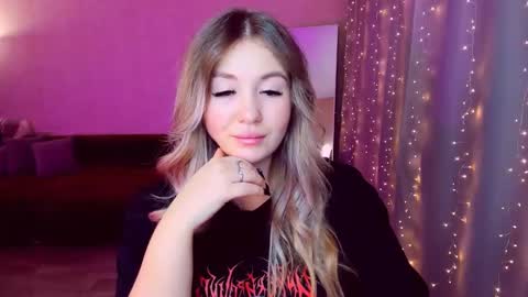 Sarah online show from March 12, 6:43 pm