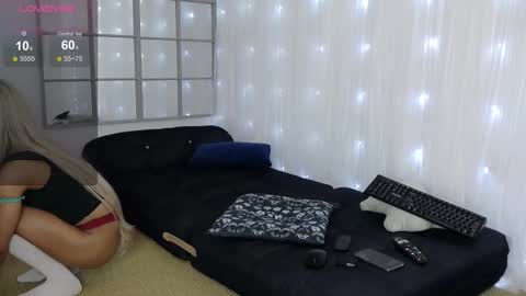 sarahraiynex online show from March 17, 11:58 am