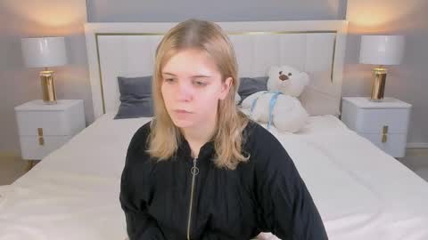 sarahwantslove online show from March 27, 8:31 pm