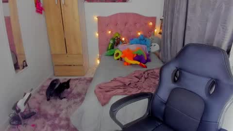 sara  online show from December 24, 12:44 am