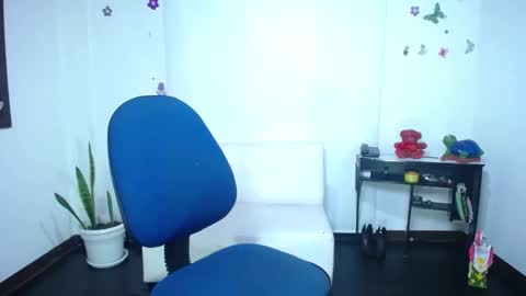 Saraloves online show from January 14, 12:03 pm