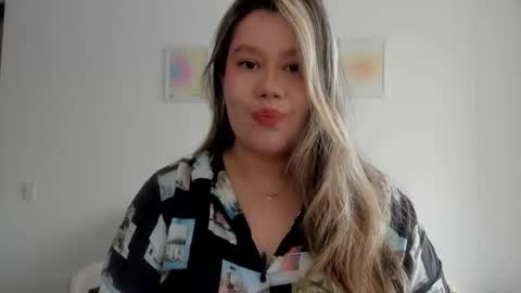 Sara  sarasmithfun by instagram online show from June 5, 3:51 pm
