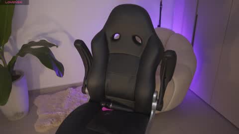 Sara Winstone online show from April 5, 11:04 pm