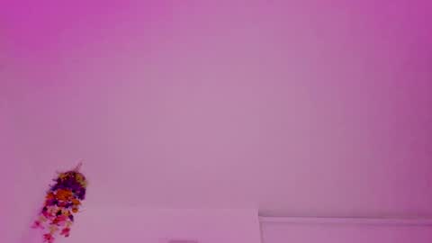 Saray  online show from October 1, 11:20 pm