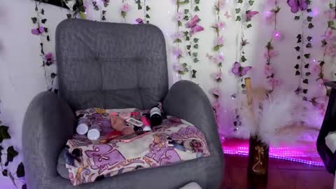 saray__jones online show from June 12, 5:32 pm