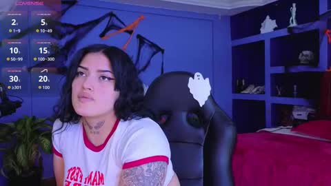 Sari  online show from November 2, 8:12 pm