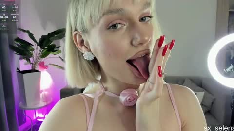 Your Selena 3 online show from April 15, 3:07 am