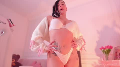 Sara  online show from February 25, 7:09 am