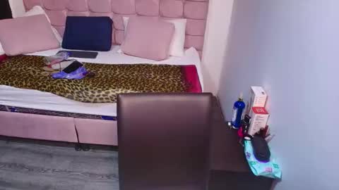 S A S H A R O S E online show from September 18, 11:53 am