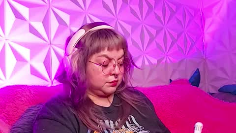 Gina George online show from November 7, 2:06 am