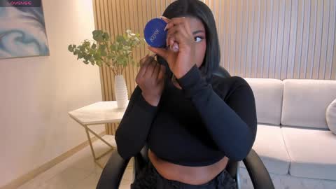 S a v a n n a h  online show from March 23, 12:55 pm