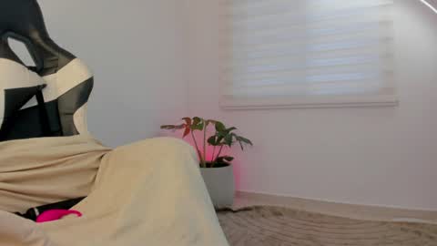 Savannahwildee online show from June 29, 11:43 am