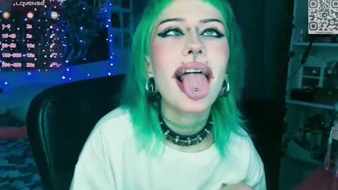 pronoun she. name Mary. age 21. online show from February 26, 11:15 pm