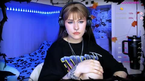 pronoun she. name Mary. age 21. online show from December 16, 8:48 pm