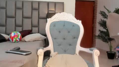 scarlet__milff online show from June 17, 9:27 pm